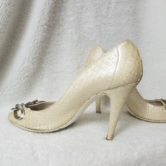PRICE DROP-CHANEL Ivory Metalic Snake Skin heels - Picture 7 of 13